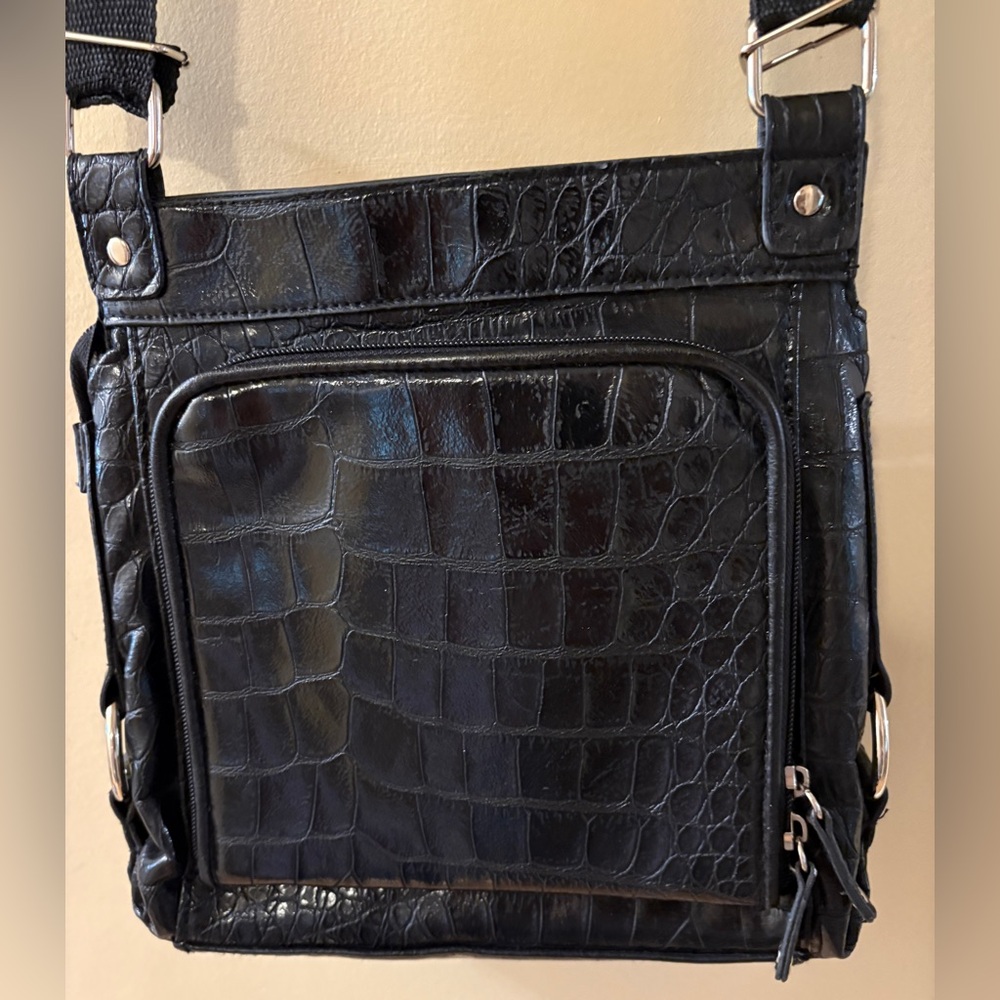 Bueno Black Croc-Embossed crossbody Bag